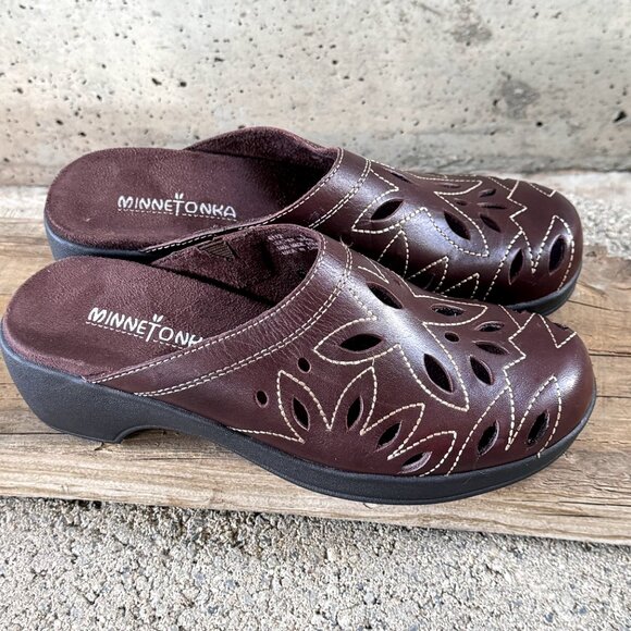 MINNETONKA WOMEN'S BROWN LEATHER SLIP-ON MULES SIZE 5 SHOES - Picture 14 of 14
